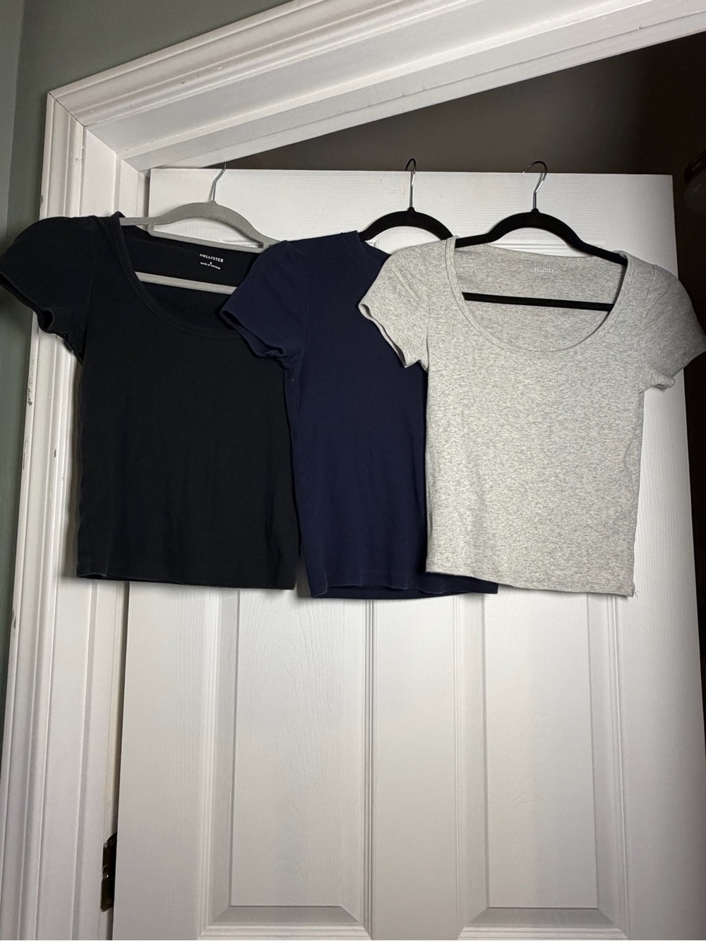 Hollister 3 Pack Ribbed Basic T Shirts Size Small Black Navy Gray